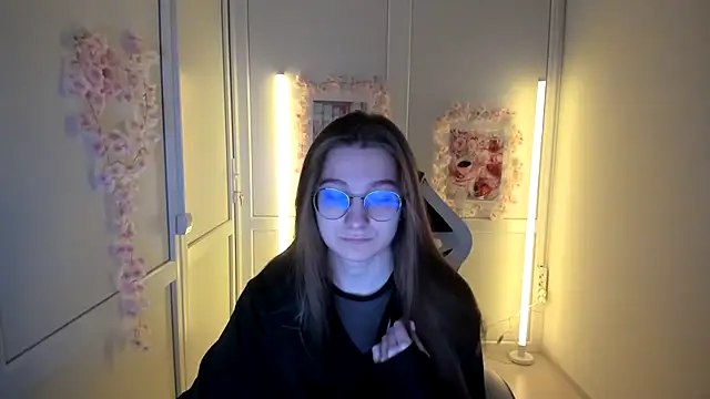 Mia kristal online show from May 2, 7:13 am