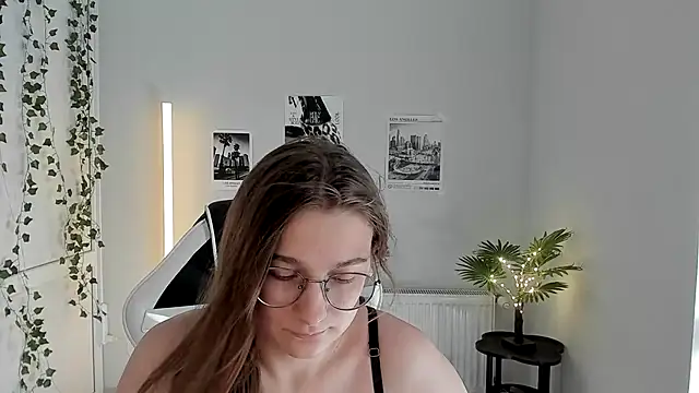 Mia kristal online show from July 4, 7:36 am
