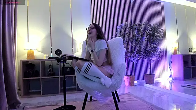 RavenBlisss online show from April 2, 3:48 am