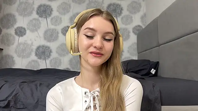 Snapshot of MelissaEvenns chatting on April 4, 12:13 pm MelissaEvenns online show from April 4, 12:13 pm