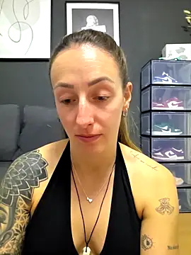 Snapshot of NicoleKaiser chatting on April 6, 6:09 pm NicoleKaiser online show from April 6, 6:09 pm