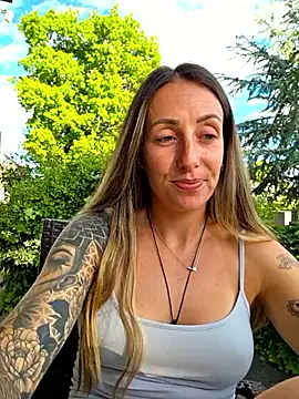 NicoleKaiser online show from May 21, 4:36 pm