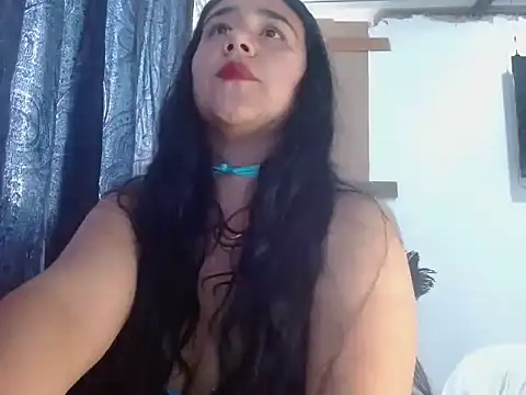 Snapshot of mia_beautiful1 chatting on April 6, 7:37 pm mia beautiful1 online show from April 6, 7:37 pm