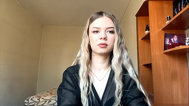 Snapshot of DeettaTolly chatting on March 29, 5:18 am DeettaTolly online show from March 29, 5:18 am