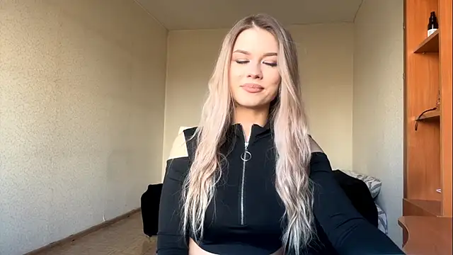 Snapshot of DeettaTolly chatting on April 5, 7:38 am DeettaTolly online show from April 5, 7:38 am