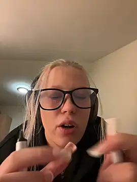 LeniMaria online show from March 23, 6:12 pm