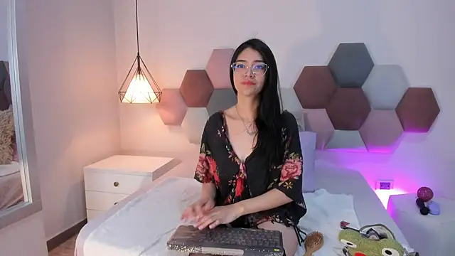 AnnieBlluee online show from March 23, 12:20 pm