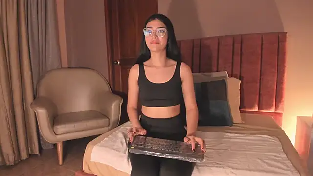 AnnieBlluee online show from July 1, 1:13 pm