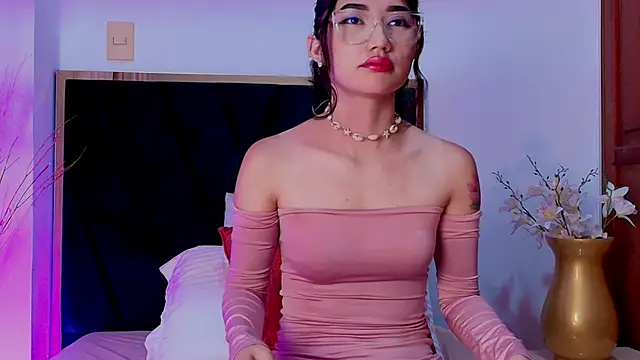 Snapshot of ParisFlowerr chatting on April 2, 12:36 pm ParisFlowerr online show from April 2, 12:36 pm