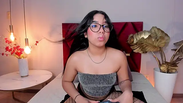 Snapshot of JuliethDior chatting on March 24, 6:35 pm JuliethDior online show from March 24, 6:35 pm