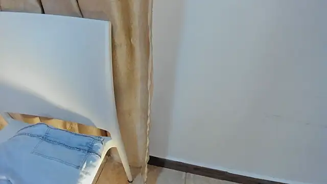 Snapshot of JuliethDior chatting on March 25, 6:25 pm JuliethDior online show from March 25, 6:25 pm