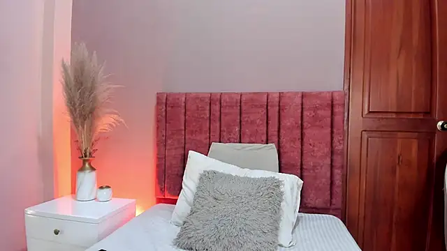 Snapshot of JuliethDior chatting on March 27, 6:40 pm JuliethDior online show from March 27, 6:40 pm