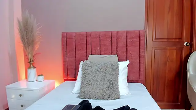 Snapshot of JuliethDior chatting on March 28, 6:29 pm JuliethDior online show from March 28, 6:29 pm