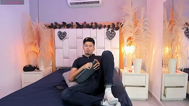 Rick Dux online show from March 28, 1:05 am