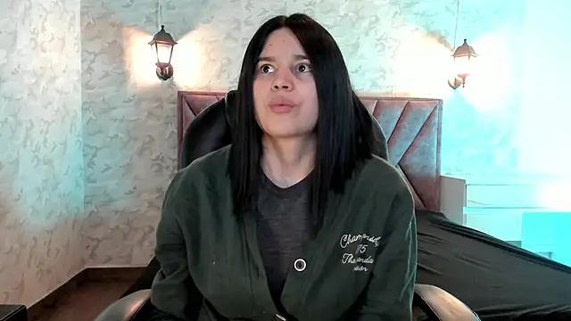 Snapshot of Cata_black chatting on April 4, 12:24 pm Cata black online show from April 4, 12:24 pm