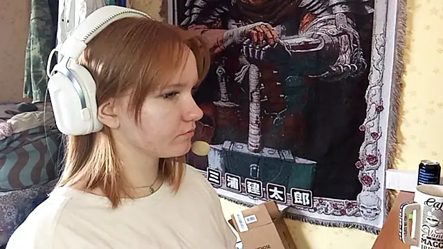 Snapshot of BelladeSimons chatting on April 1, 6:25 am BelladeSimons online show from April 1, 6:25 am