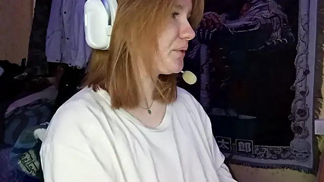 Snapshot of BelladeSimons chatting on April 2, 5:05 am BelladeSimons online show from April 2, 5:05 am