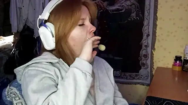 Snapshot of BelladeSimons chatting on April 6, 5:30 am BelladeSimons online show from April 6, 5:30 am