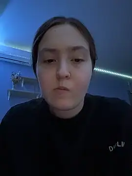 charmingggirl online show from April 1, 5:54 pm