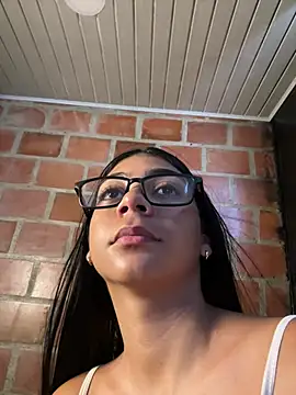 Veronica Montiel online show from April 11, 8:35 pm