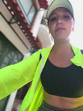 Snapshot of Queen_Scatlett chatting on April 4, 12:46 pm Queen Scatlett online show from April 4, 12:46 pm