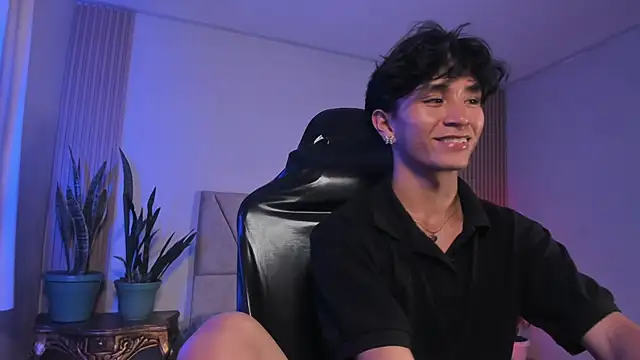 Snapshot of cococumps chatting on March 30, 8:21 pm cococumps online show from March 30, 8:21 pm