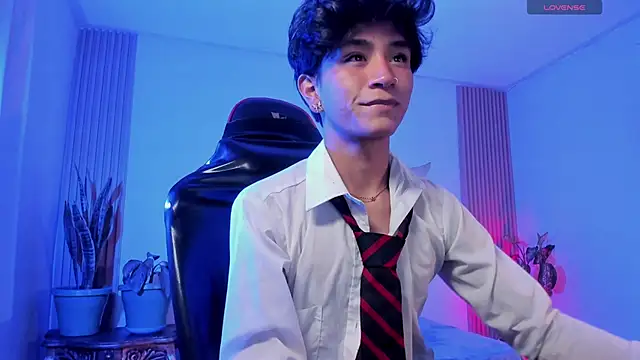 Snapshot of cococumps chatting on April 4, 11:29 am cococumps online show from April 4, 11:29 am