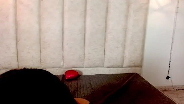 Snapshot of sweetbloomcs chatting on April 11, 2:43 pm sweetbloomcs online show from April 11, 2:43 pm