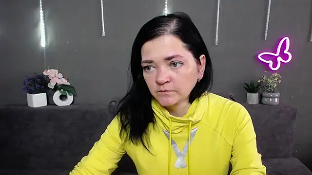 LauraFinn online show from March 25, 7:14 am