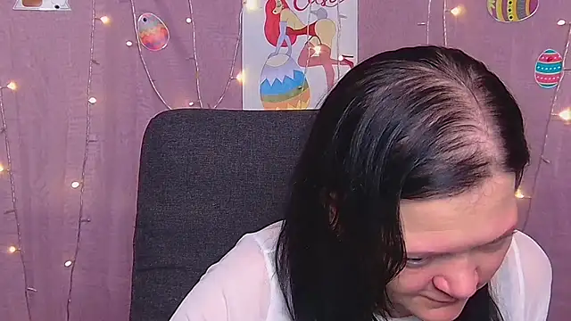 LauraFinn online show from March 29, 6:19 pm