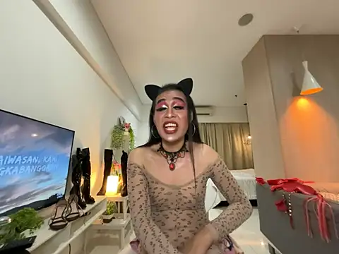 Ur topQeents online show from May 10, 6:02 pm