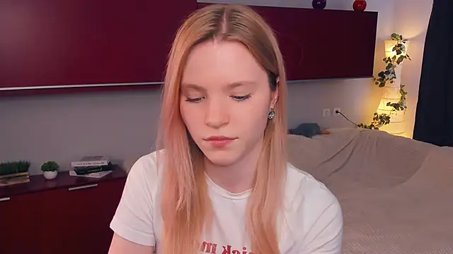 Snapshot of DelmaLasky chatting on April 1, 12:17 pm DelmaLasky online show from April 1, 12:17 pm