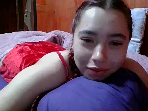 Snapshot of Annisof000 chatting on March 28, 10:04 am Annisof000 online show from March 28, 10:04 am