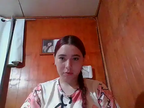 Snapshot of Annisof000 chatting on April 5, 12:08 am Annisof000 online show from April 5, 12:08 am