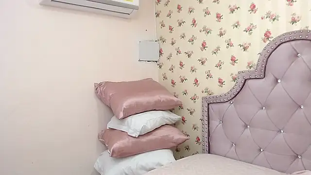 Snapshot of crystal_watson0 chatting on March 20, 1:05 pm crystal watson0 online show from March 20, 1:05 pm