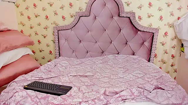 Snapshot of crystal_watson0 chatting on March 31, 1:33 pm crystal watson0 online show from March 31, 1:33 pm