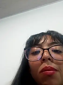 Snapshot of loveska4201 chatting on April 3, 4:10 am loveska4201 online show from April 3, 4:10 am