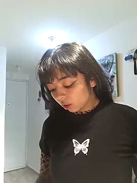 Snapshot of loveska4201 chatting on April 5, 3:36 am loveska4201 online show from April 5, 3:36 am