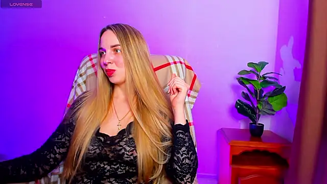 Snapshot of Alexandracandy chatting on March 23, 1:37 pm Alexandracandy online show from March 23, 1:37 pm