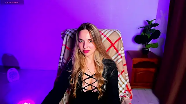 Snapshot of Alexandracandy chatting on April 2, 12:25 pm Alexandracandy online show from April 2, 12:25 pm