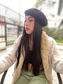 Snapshot of Ferrari_Pink chatting on March 17, 8:34 pm Ferrari Pink online show from March 17, 8:34 pm