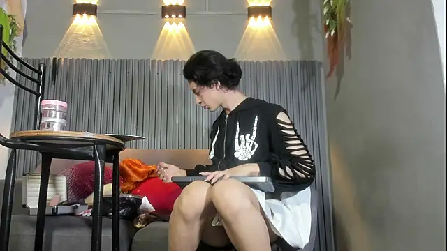 Snapshot of Emmyy_Fantasy chatting on March 27, 12:27 pm Emmyy Fantasy online show from March 27, 12:27 pm