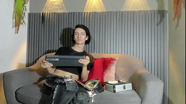 Snapshot of Emmyy_Fantasy chatting on March 28, 7:24 pm Emmyy Fantasy online show from March 28, 7:24 pm