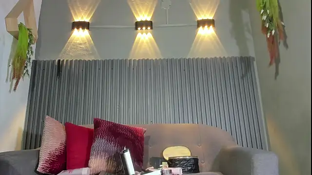 Snapshot of Emmyy_Fantasy chatting on March 30, 1:01 pm Emmyy Fantasy online show from March 30, 1:01 pm