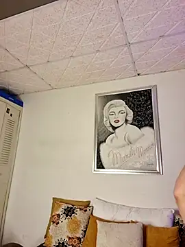 laurabassii online show from July 4, 3:35 am