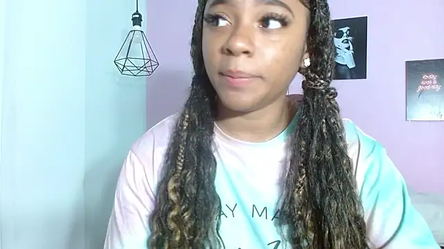 Snapshot of aisha_laurent chatting on March 19, 11:47 am aisha laurent online show from March 19, 11:47 am