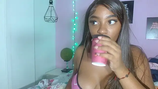 Snapshot of aisha_laurent chatting on March 27, 12:38 pm aisha laurent online show from March 27, 12:38 pm