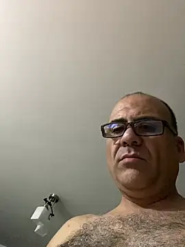 Snapshot of Guapo007sexy chatting on April 2, 2:42 am Guapo007sexy online show from April 2, 2:42 am