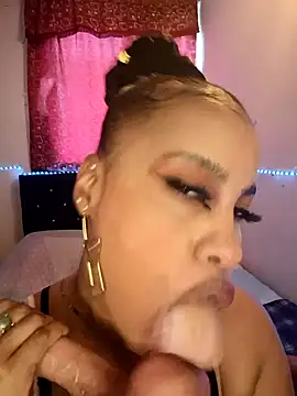 Snapshot of KAYLA_48_ chatting on April 4, 10:07 pm KAYLA 48 online show from April 4, 10:07 pm