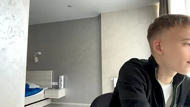 Snapshot of SoloFury chatting on April 13, 9:59 am SoloFury online show from April 13, 9:59 am